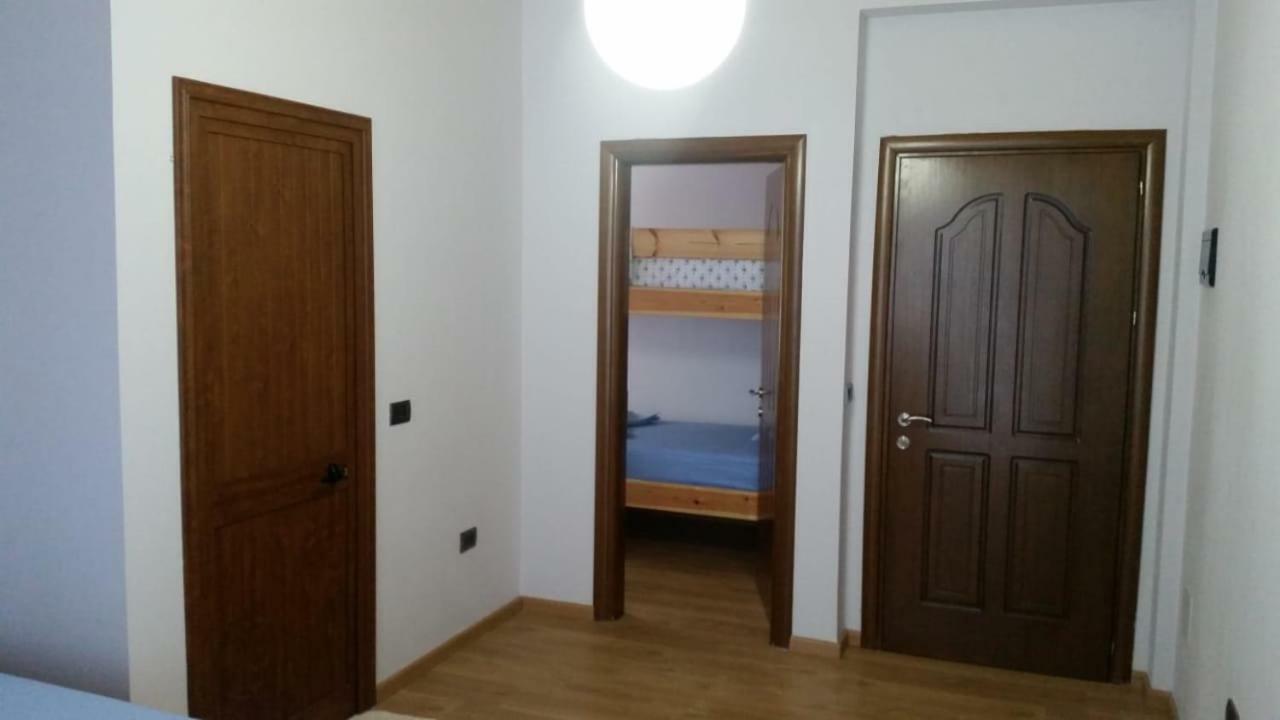 Hotel Bujtina E Tomorrit Ujanik Exterior foto